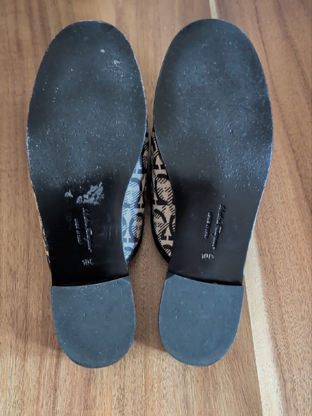 Salvatore Ferragamo Black & Ivory Logo Jacquard Gancini Mules - Picture 6 of 8